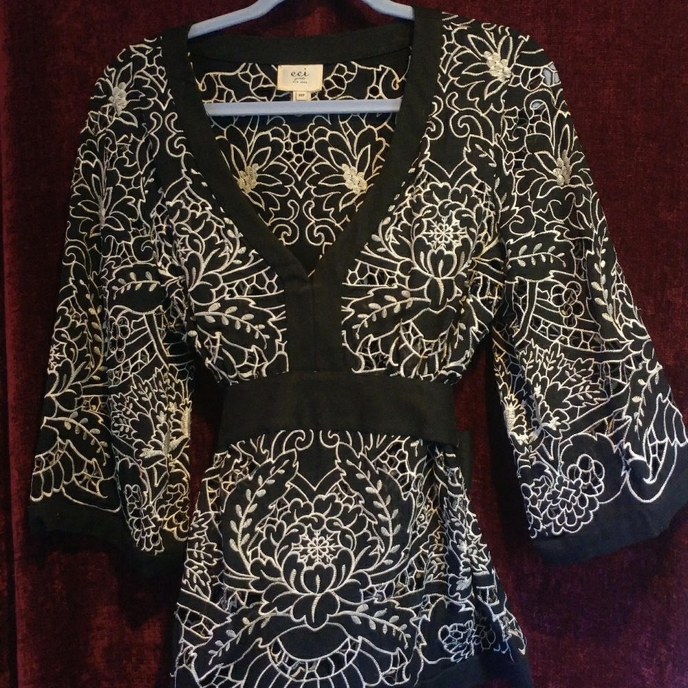 🌸ECI kimono style black and white top